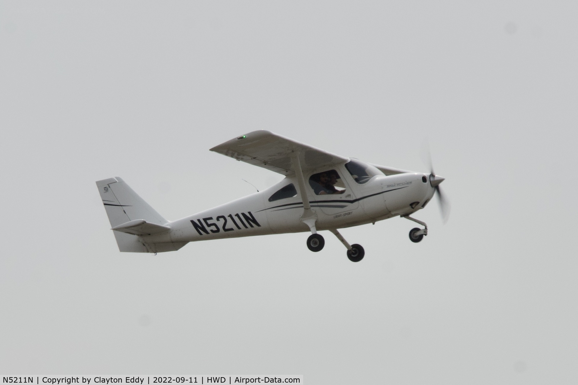 N5211N, Cessna 162 Skycatcher C/N 16200032, Hayward Airport in California 2022.