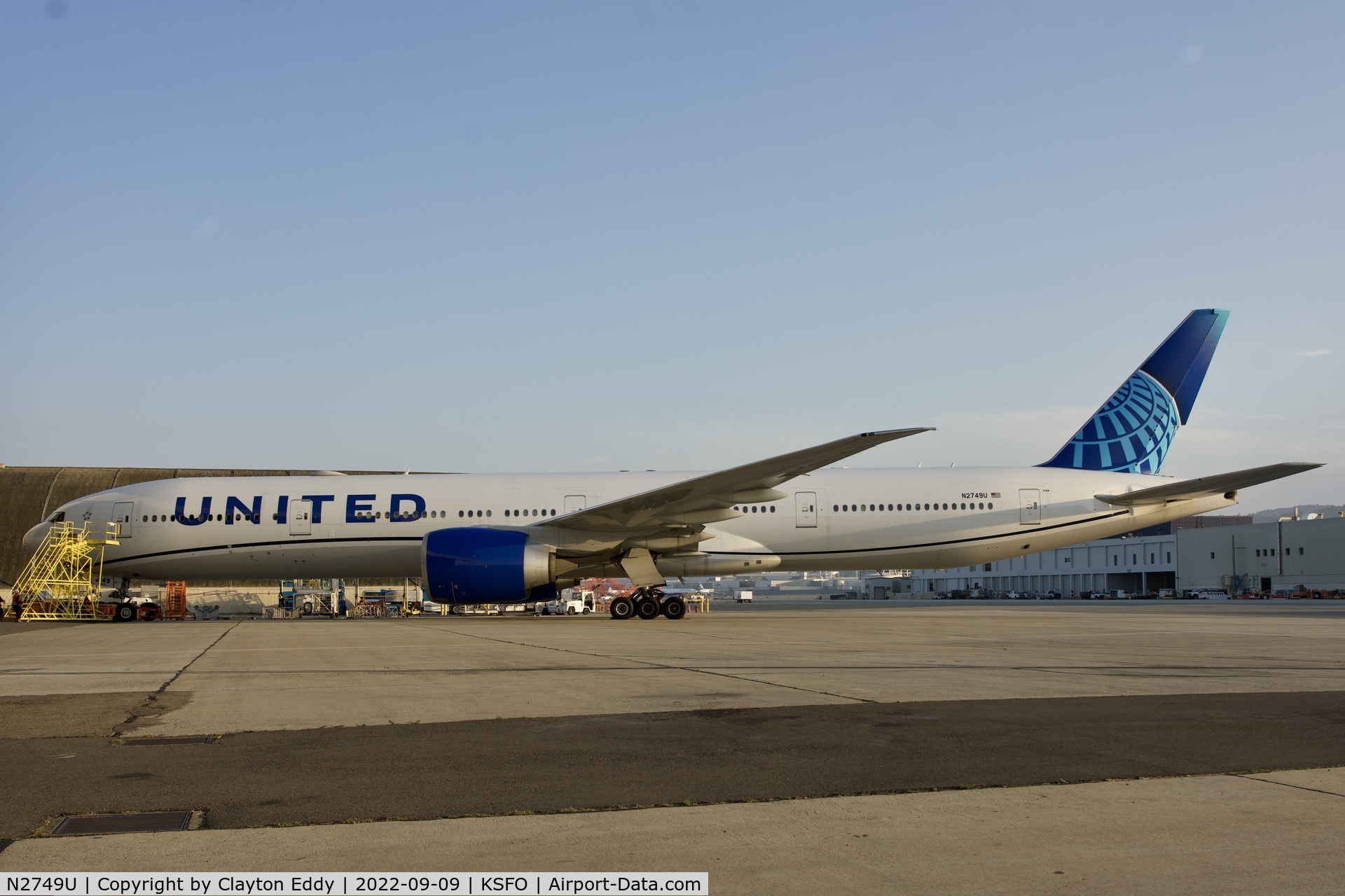 N2749U, 2019 Boeing 777-300/ER C/N 66589, SFO 2022.