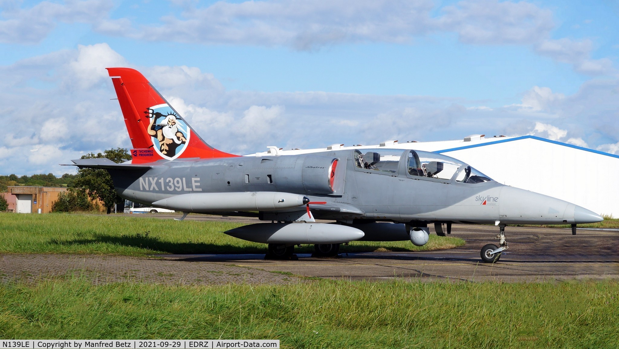 N139LE, 1977 Aero L-39C Albatros C/N 731021, tank stop