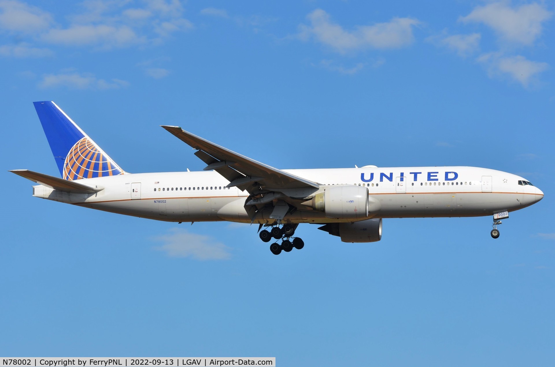 N78002, 1998 Boeing 777-224 C/N 27578, Arrival of United B772