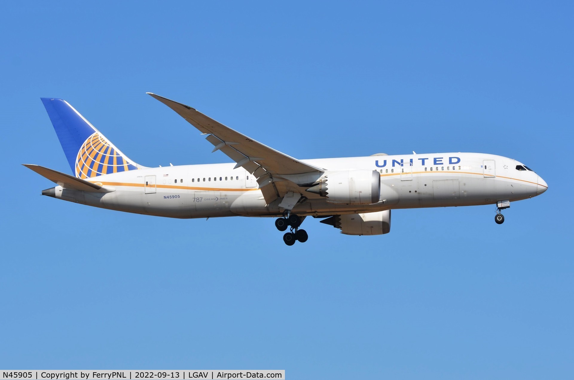 N45905, 2012 Boeing 787-8 Dreamliner Dreamliner C/N 34825, United B788 landing in ATH