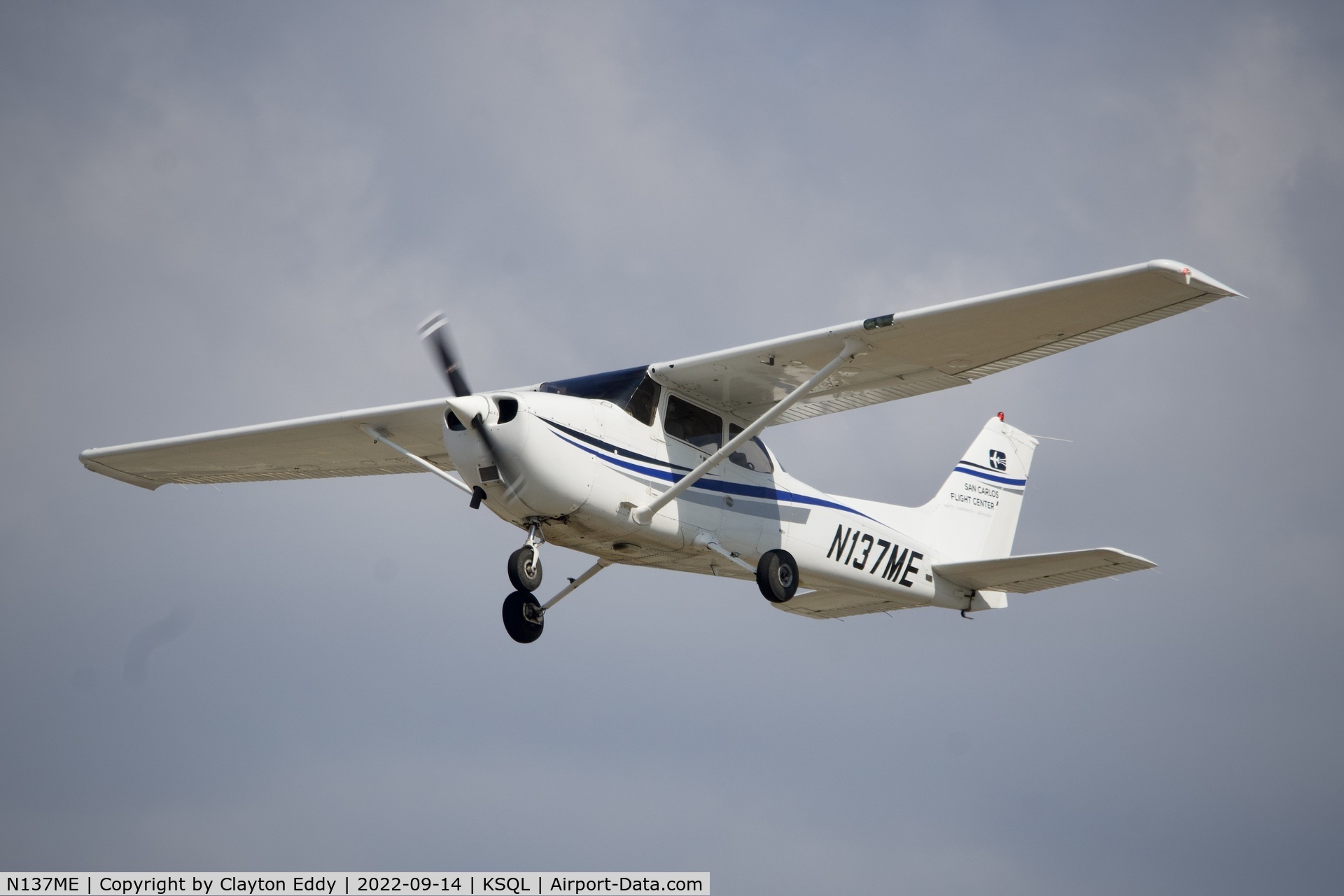 N137ME, 2000 Cessna 172S C/N 172S8420, San Carlos Airport in California 2022.