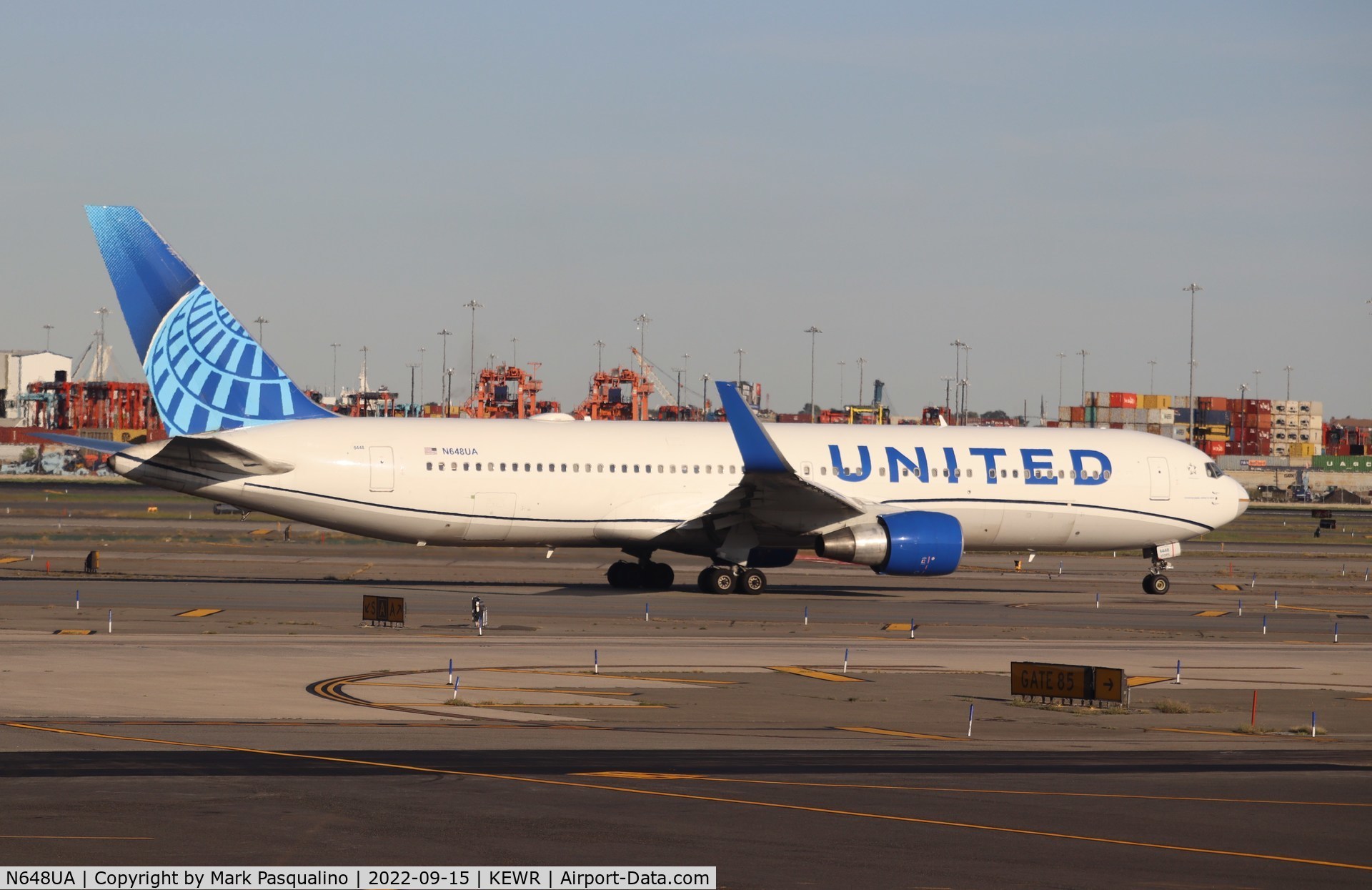 N648UA, 1992 Boeing 767-322ER C/N 25285, Boeing 767-322/ER