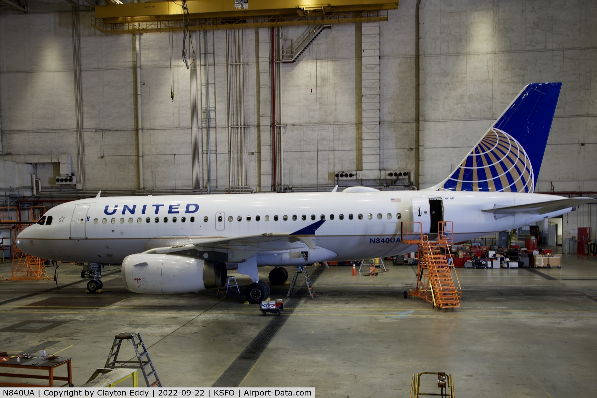 N840UA, 2001 Airbus A319-131 C/N 1522, SFO 2022.