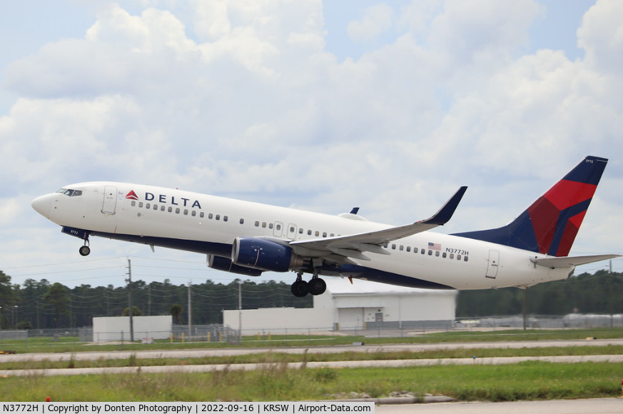 N3772H, 2010 Boeing 737-832 C/N 30823, Delta Flight 1516 departs Runway 6 at Southwest Florida International Airport enroute to John F Kennedy International Airport