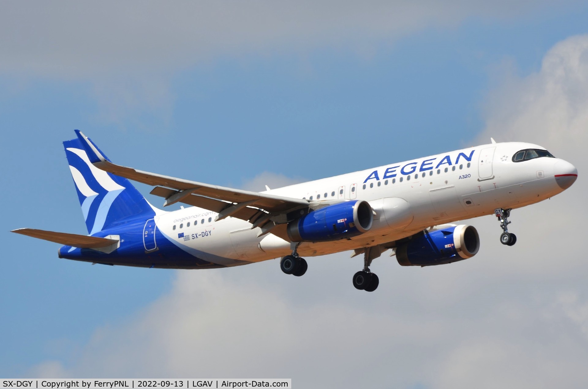 SX-DGY, 2015 Airbus A320-232 C/N 6611, Aegean A320 landing
