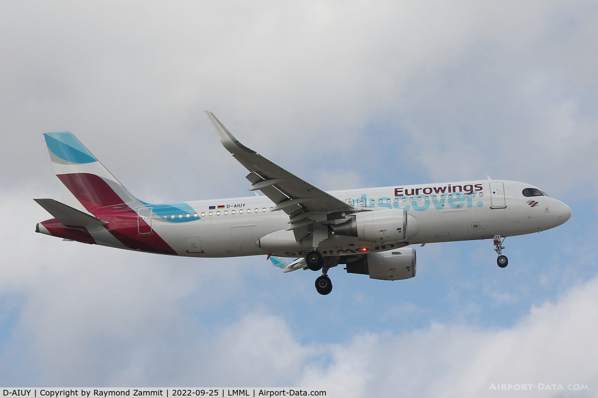 D-AIUY, 2016 Airbus A320-214 C/N 7355, A320 D-AIUY Eurowings Discovery
