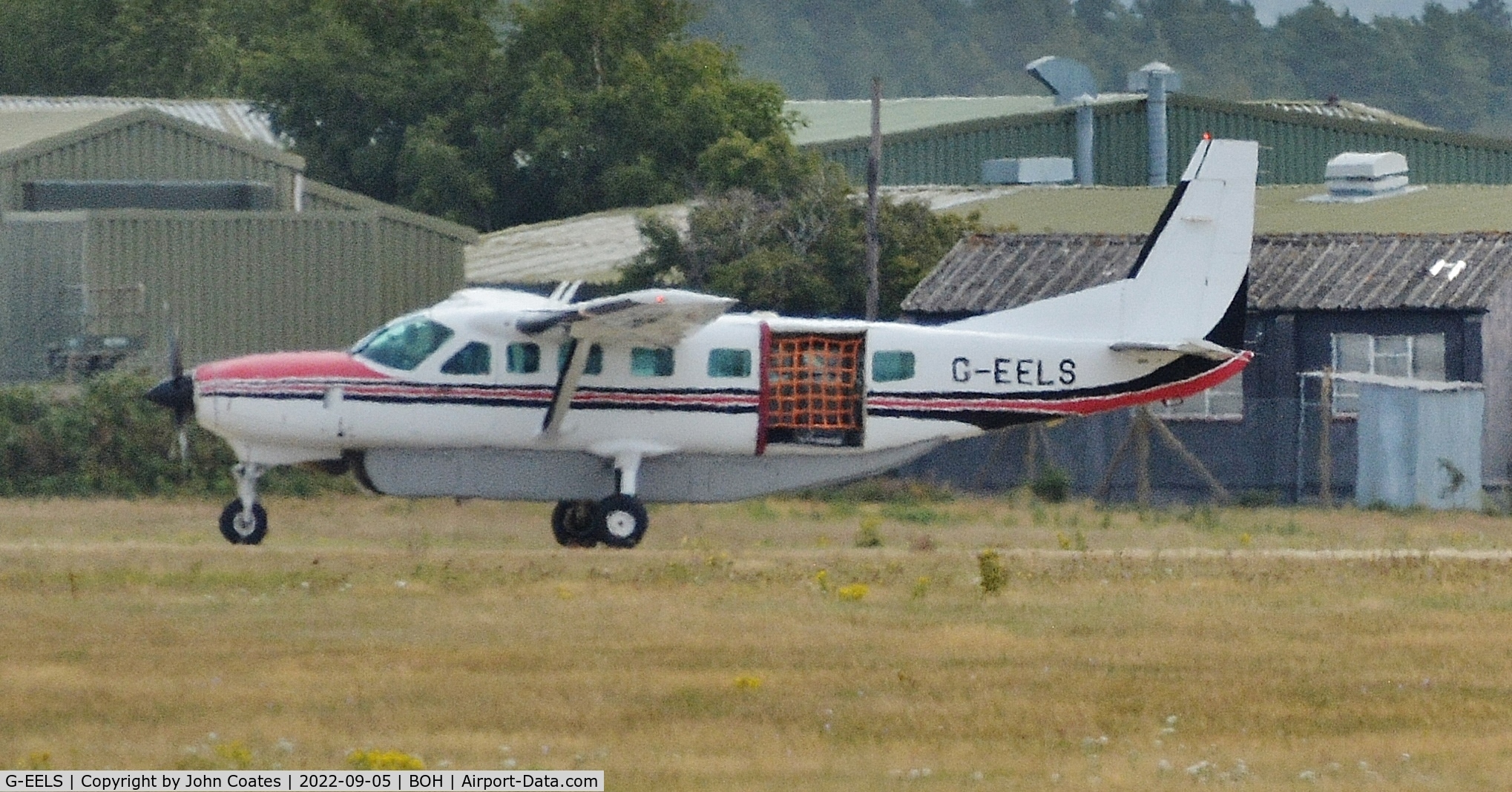 G-EELS, 1997 Cessna 208B Grand Caravan C/N 208B0619, Arriving in heat haze