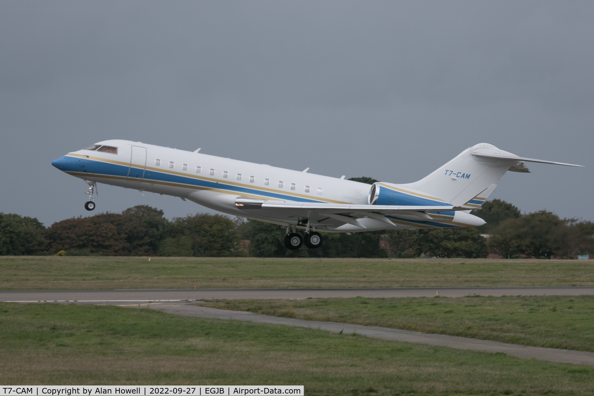 T7-CAM, 2015 Bombardier BD-700-1A10 Global 6000 C/N 9698, Departing Guernsey for Luton after a night stop