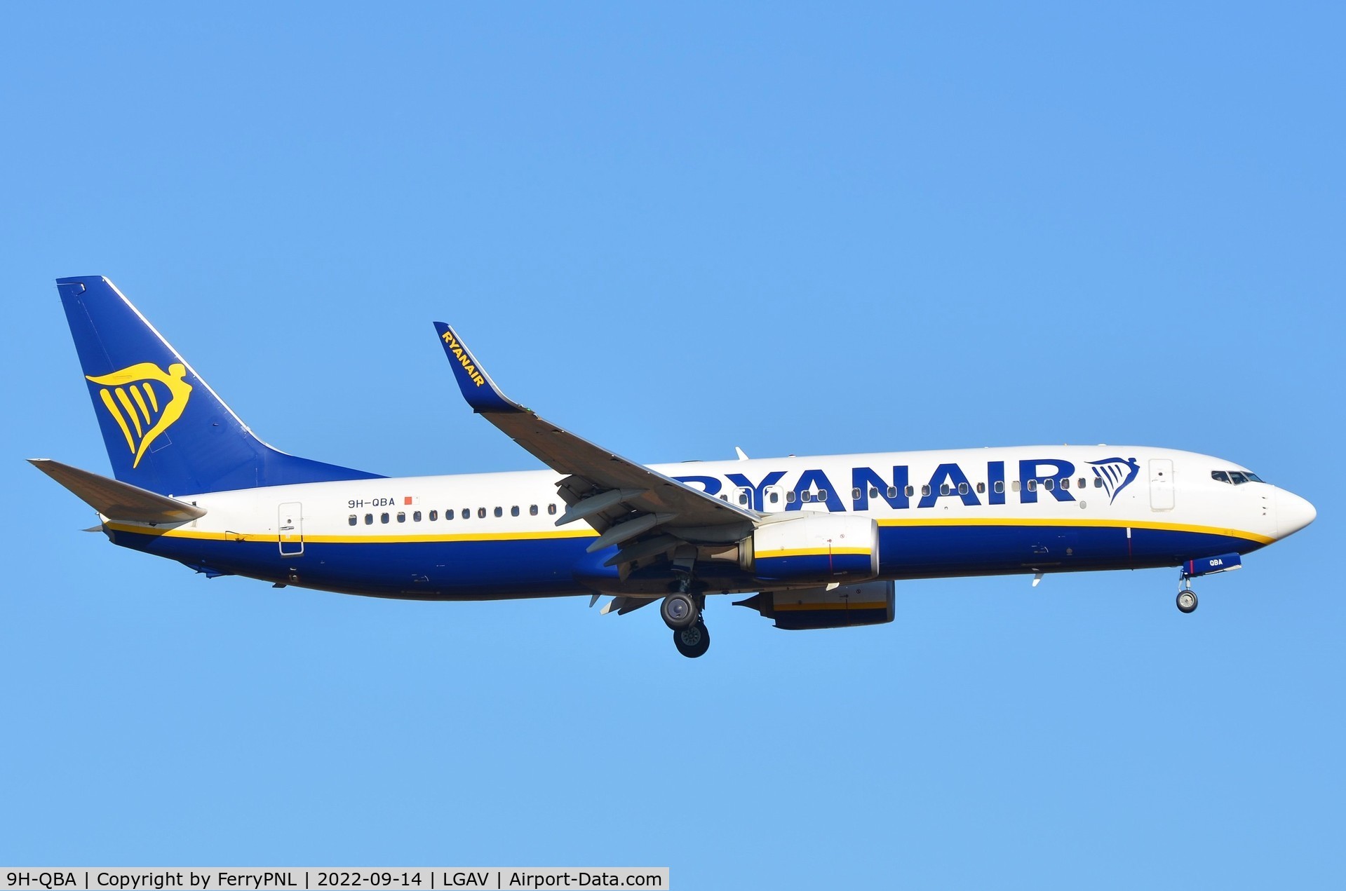 9H-QBA, 2017 Boeing 737-800 C/N 44802, Ryanair B738 landing
