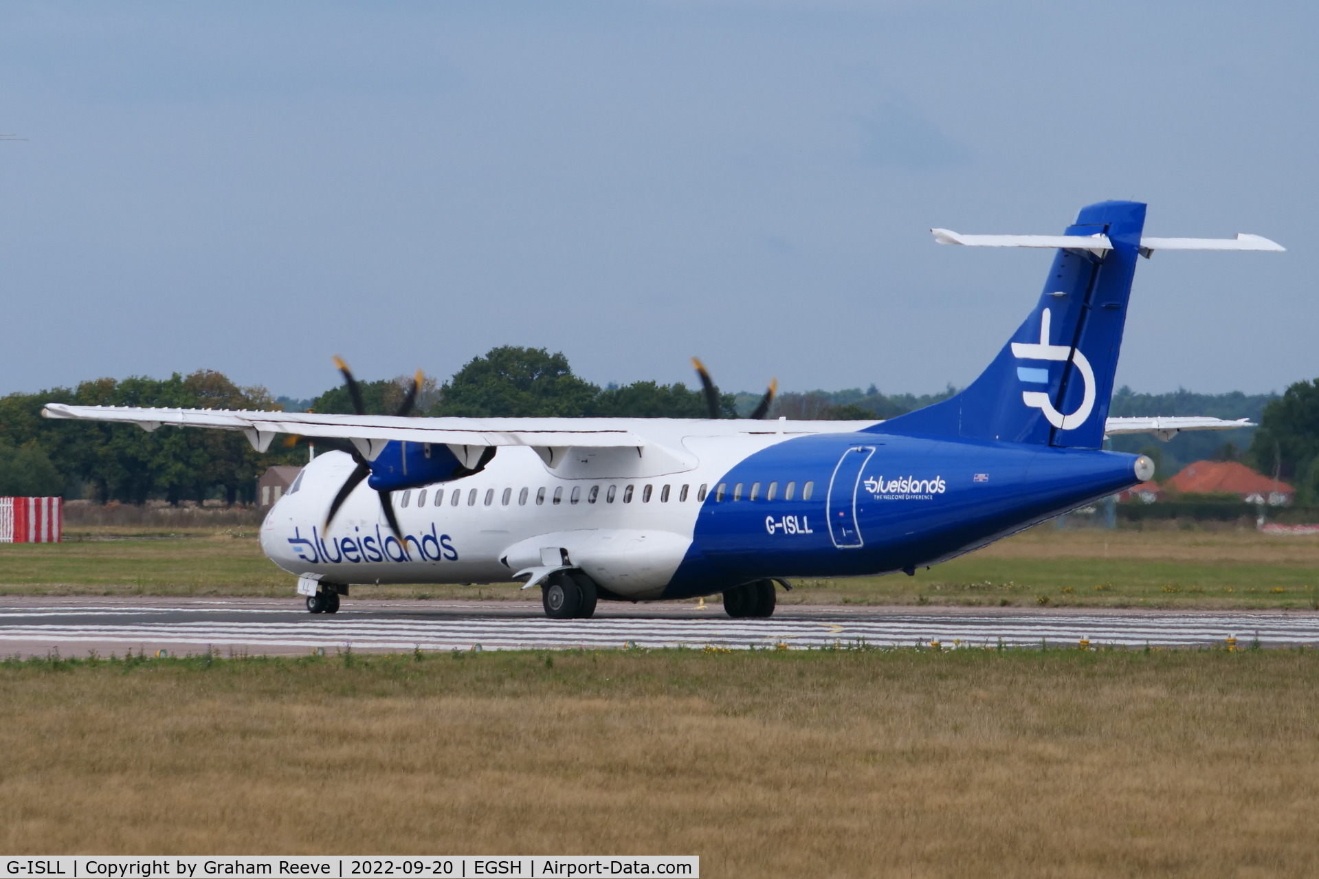 G-ISLL, 2002 ATR 72-212A C/N 696, Departing from Norwich.
