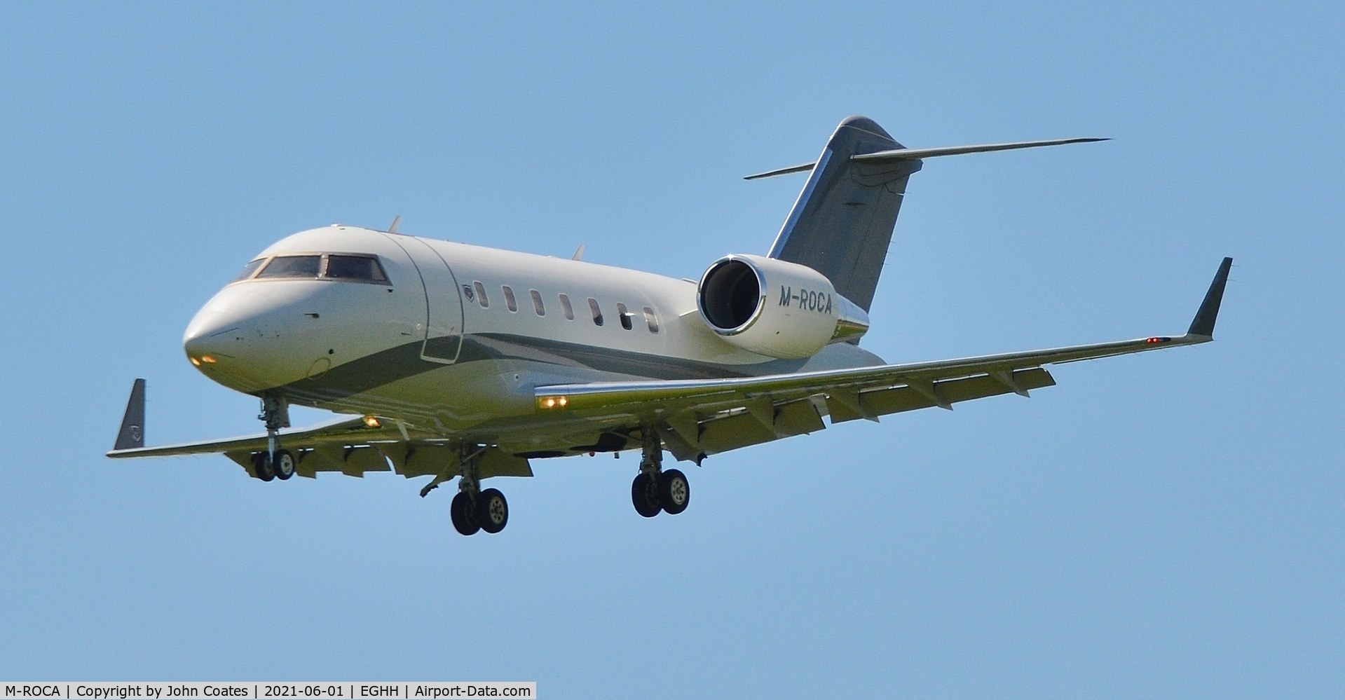 M-ROCA, 2010 Bombardier Challenger 605 (CL-600-2B16) C/N 5853, On approach
