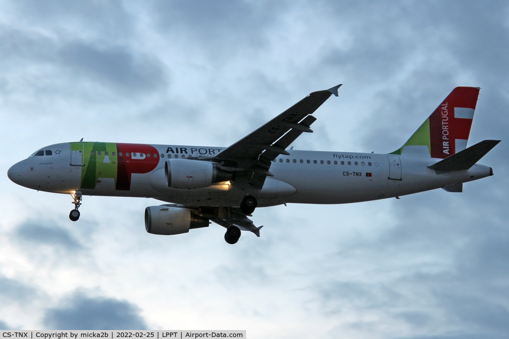 CS-TNX, 2006 Airbus A320-214 C/N 2822, Landing