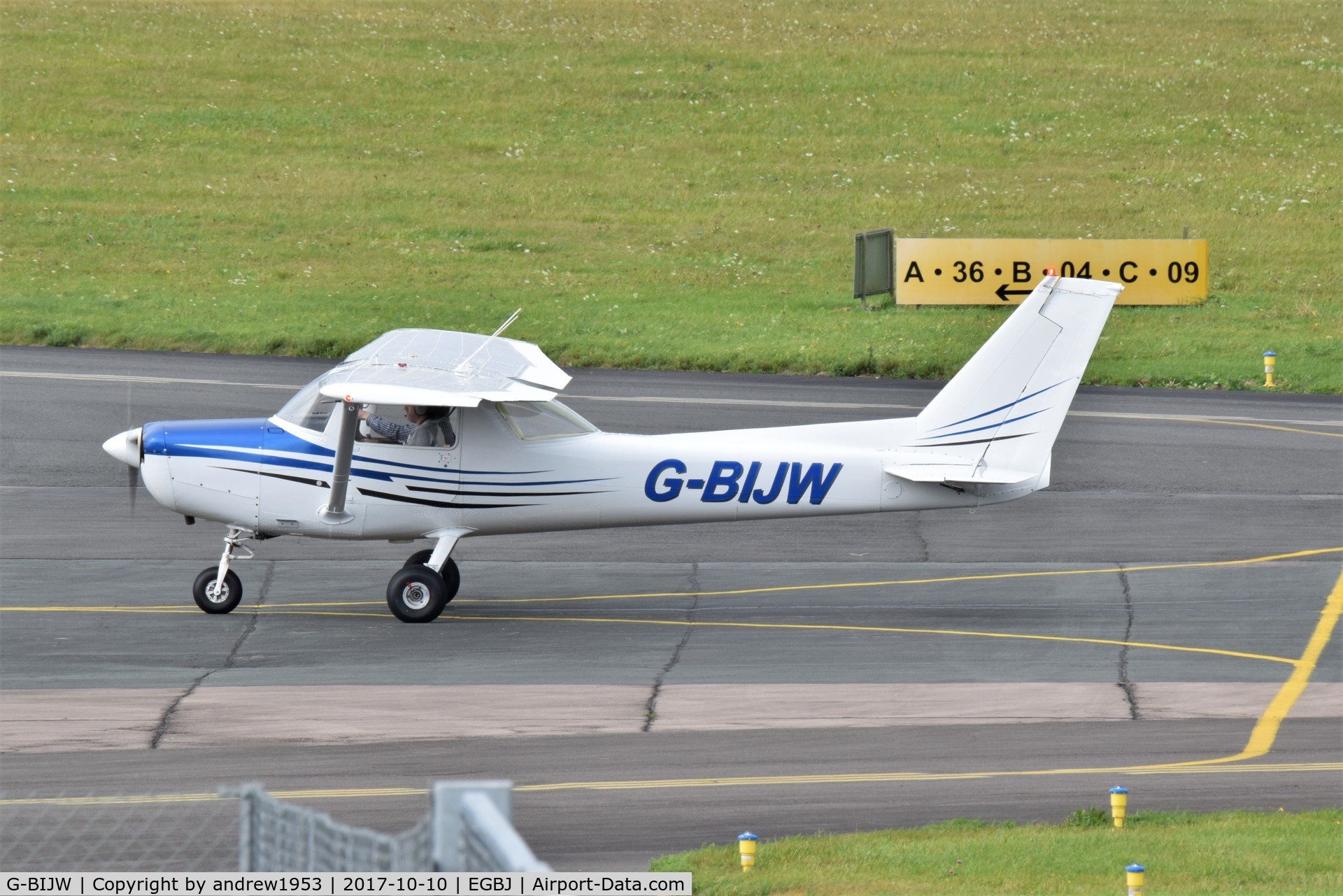 G-BIJW, 1981 Reims F152 C/N 1820, G-BIJW at Gloucestershire Airport.