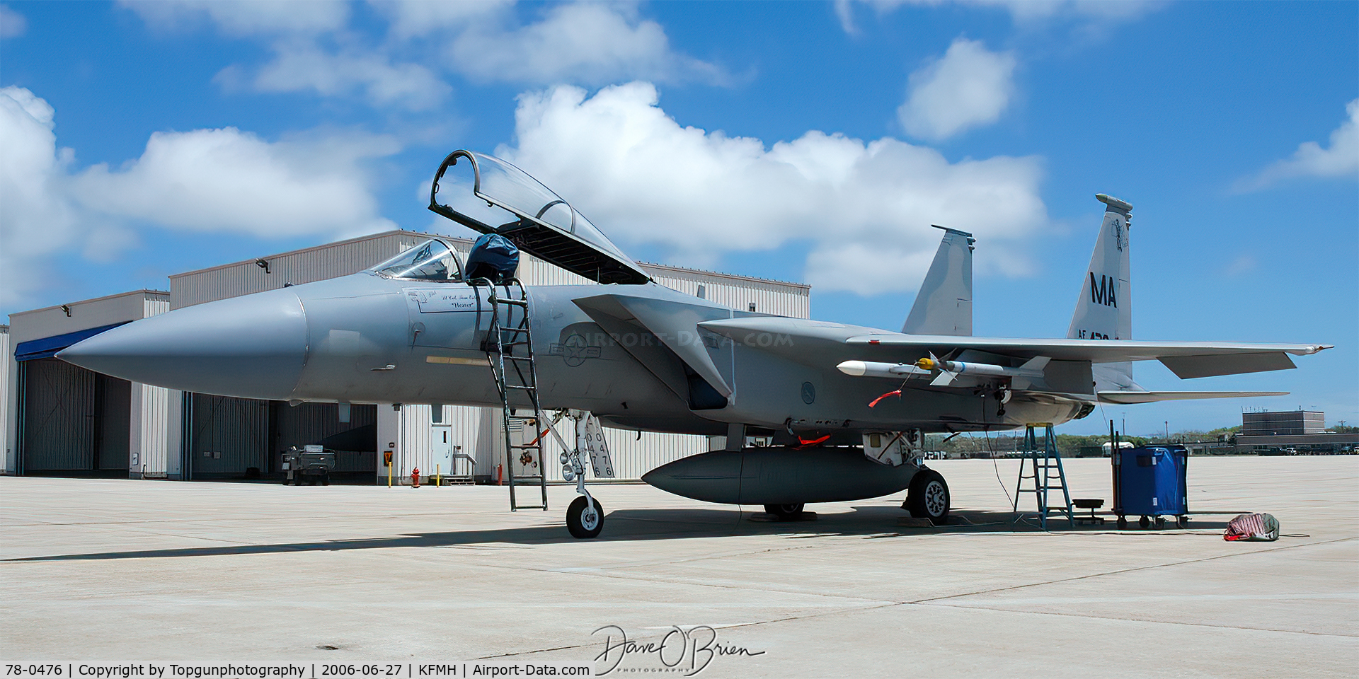 78-0476, McDonnell Douglas F-15C Eagle C/N 0455/C009, Crew Cheifs prepping for morning sortie