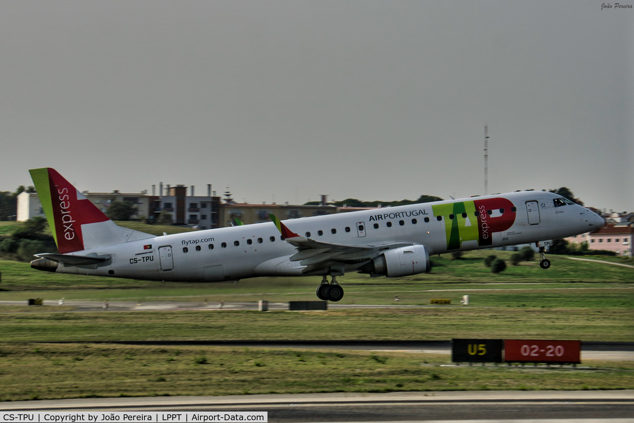 CS-TPU, 2011 Embraer 190LR (ERJ-190-100LR) C/N 19000506, PGA ERJ190LR at LPPT