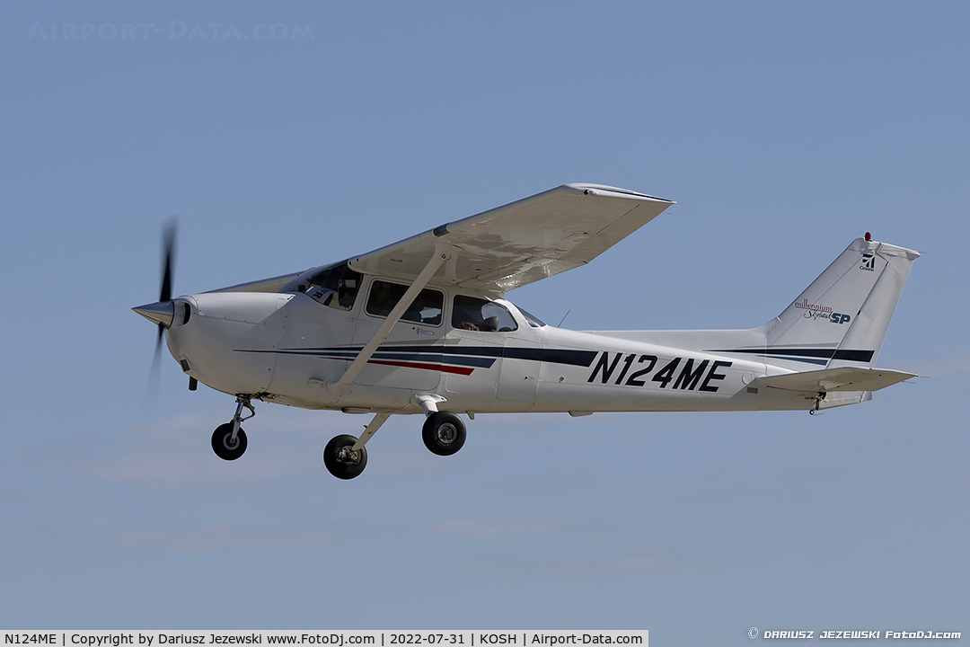 N124ME, 2000 Cessna 172S Skyhawk SP C/N 172S8372, Cessna 172S Skyhawk  C/N 172S8372, N124ME