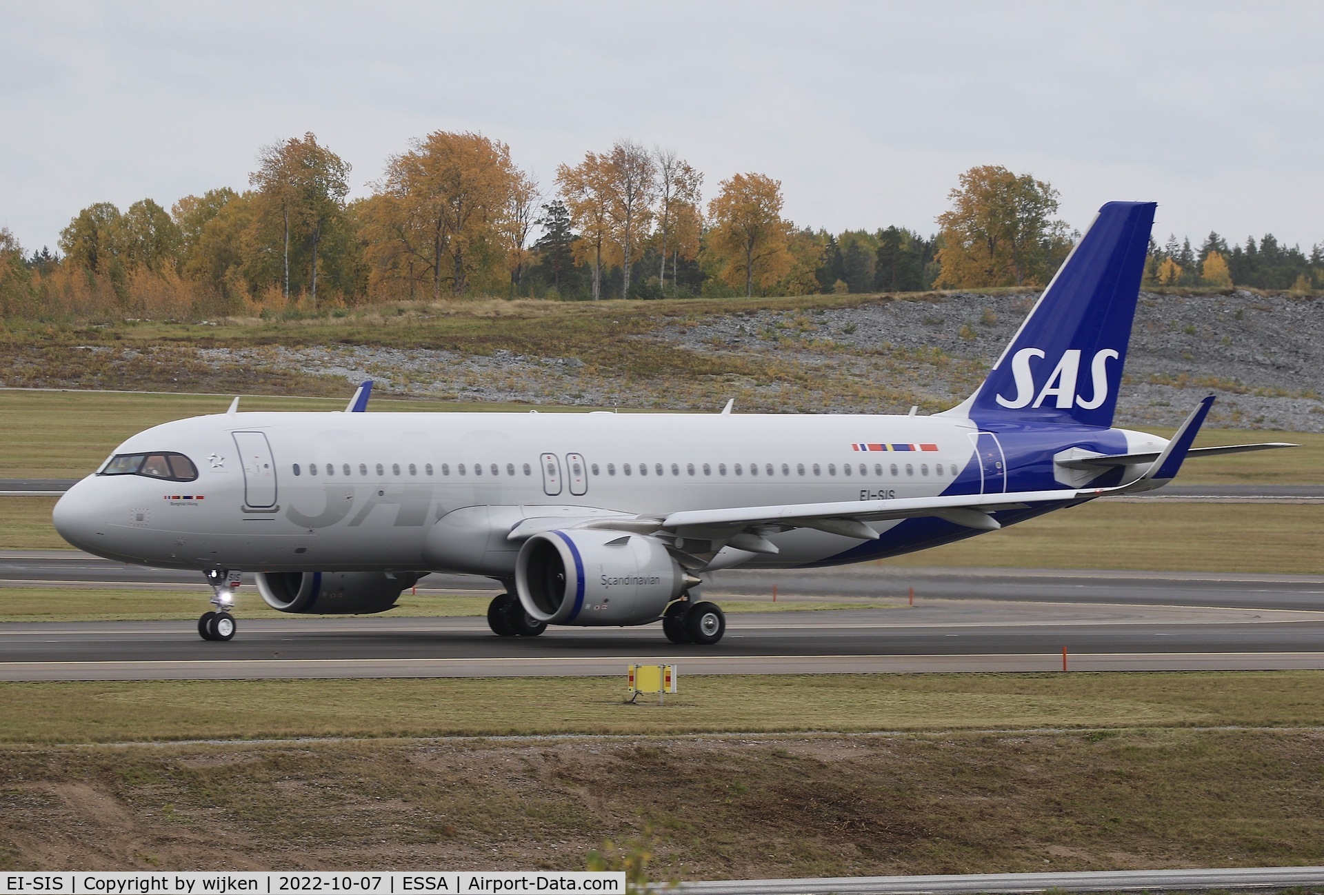 EI-SIS, 2022 Airbus A320-251N C/N 10941, TWY W