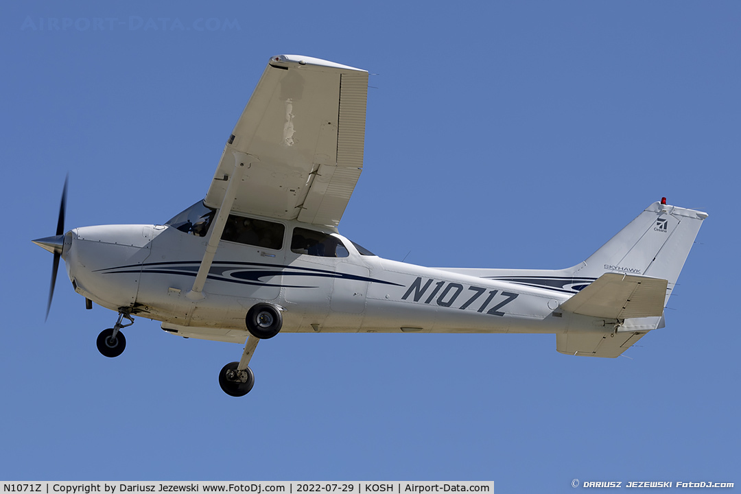 N1071Z, 2005 Cessna 172S Skyhawk SP C/N 172S9826, Cessna 172S Skyhawk  C/N 172S9826, N1071Z