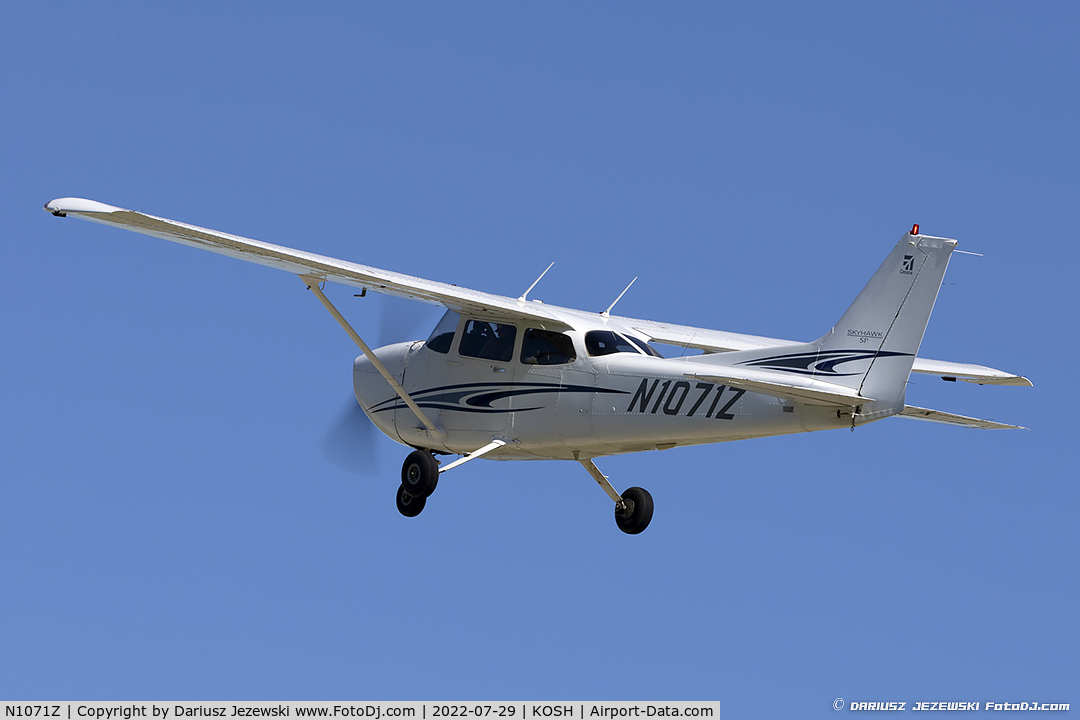 N1071Z, 2005 Cessna 172S Skyhawk SP C/N 172S9826, Cessna 172S Skyhawk  C/N 172S9826, N1071Z