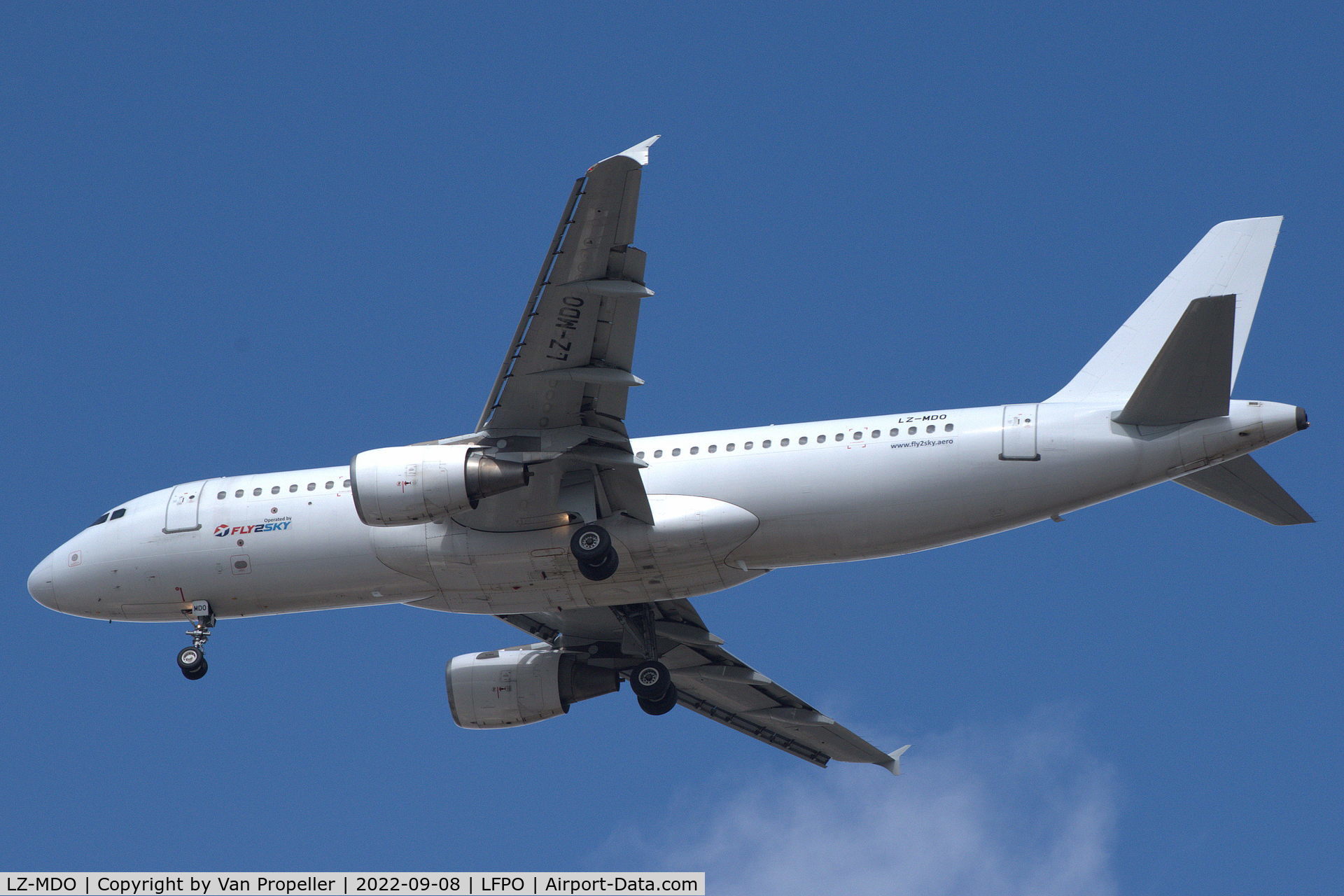 LZ-MDO, 1998 Airbus A320-214 C/N 0879, Fly2Sky Airbus A320-214 on approach to Paris Orly airport, France
