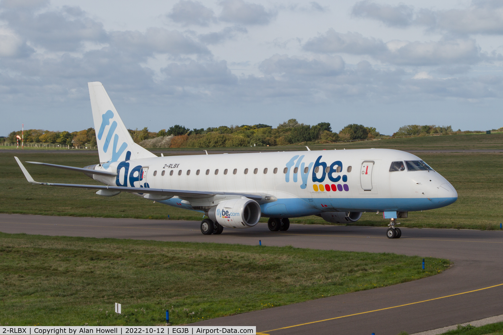 2-RLBX, 2011 Embraer 175STD (ERJ-170-200) C/N 17000329, Taxiing to stand at Guernsey