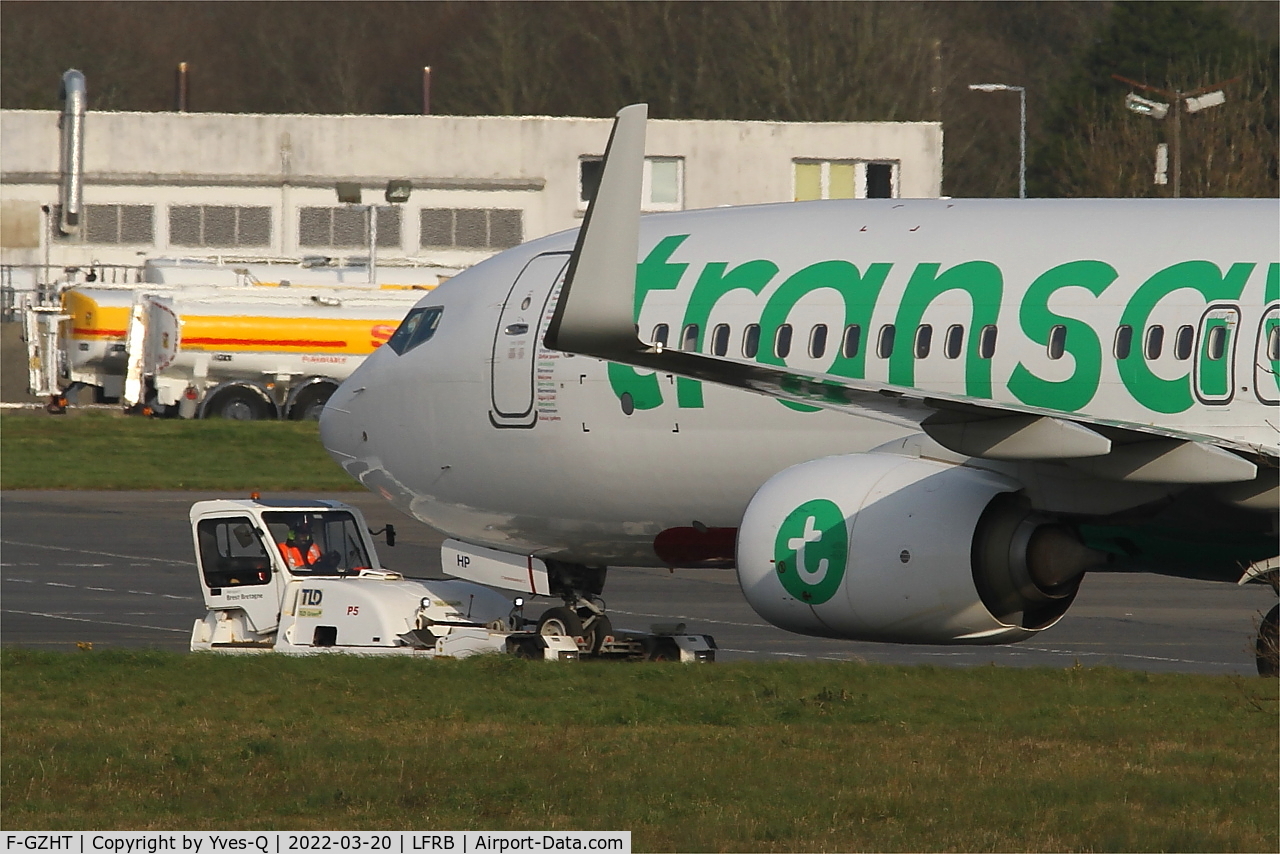 F-GZHT, 2015 Boeing 737-85R C/N 41332/5392, Boeing 737-85R, Push back, Brest-Bretagne airport (LFRB-BES)