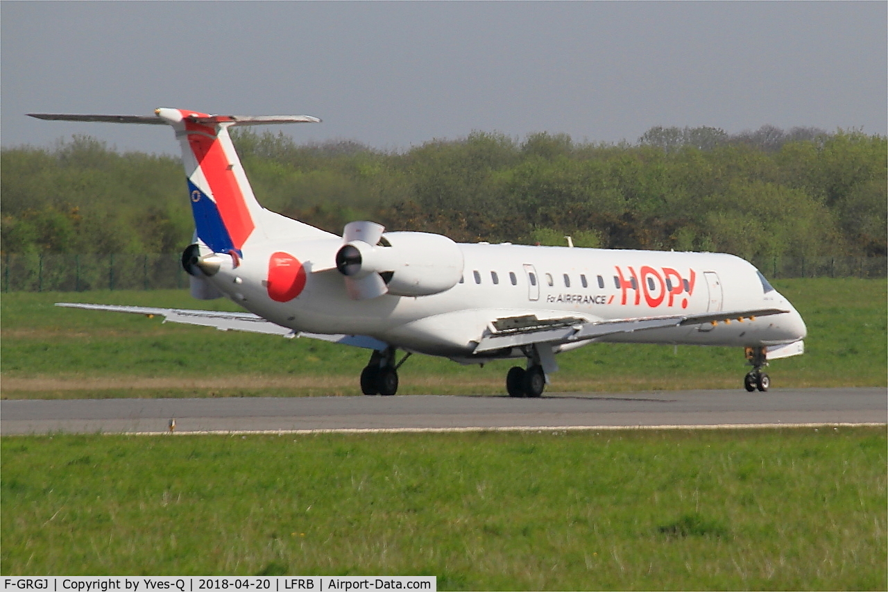 F-GRGJ, 1999 Embraer EMB-145EU (ERJ-145EU) C/N 145297, Embraer EMB-145EU, Reverse thrust landing rwy 07R, Brest-Bretagne airport (LFRB-BES)