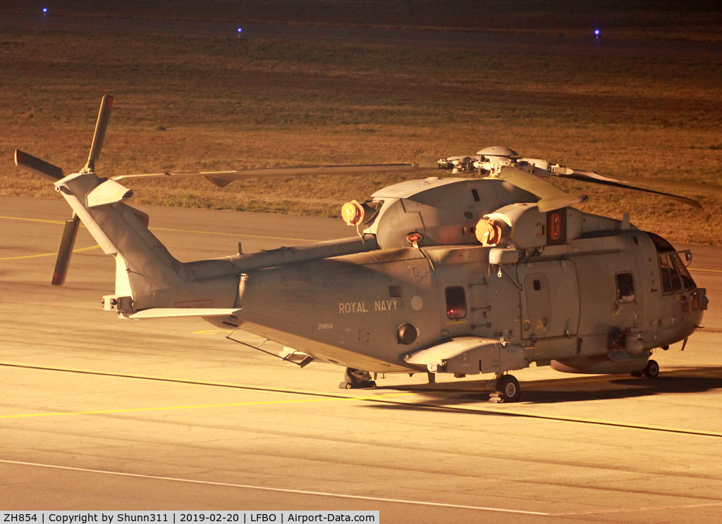 ZH854, AgustaWestland EH-101 Merlin HM1 (Mk111) C/N 50139/RN34, Night stop...