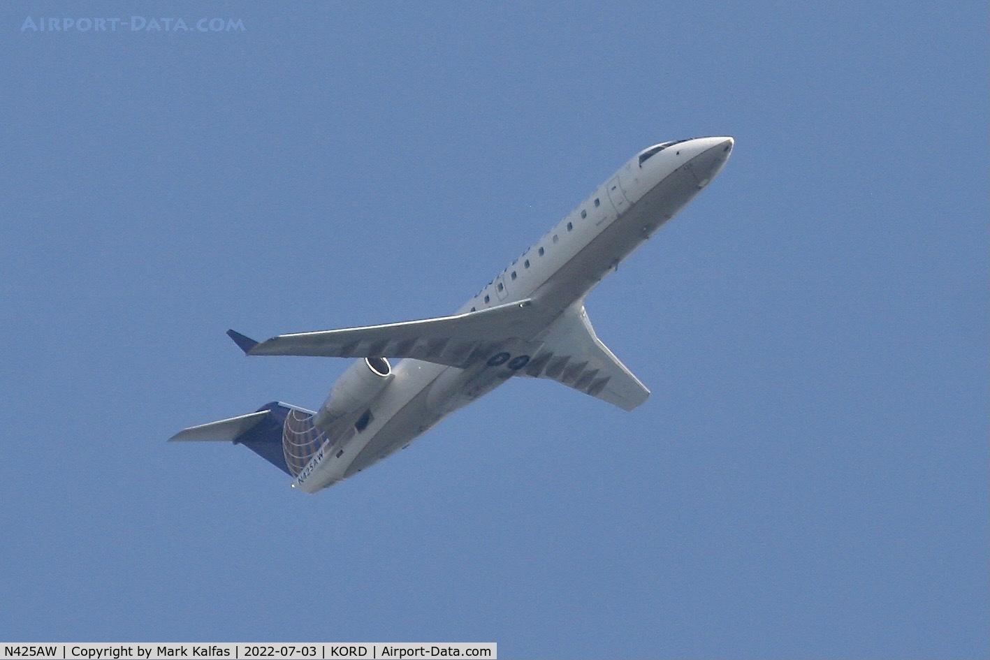 N425AW, 2002 Bombardier CRJ-200LR (CL-600-2B19) C/N 7663, United Express/Air Wisconsin CRJ on approach to ORD from DAY.