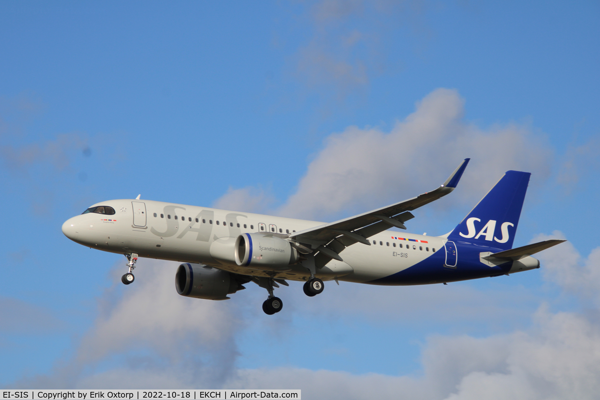EI-SIS, 2022 Airbus A320-251N C/N 10941, EI-SIS´ first visit in CPH 18OCT22. Landing rw 22L