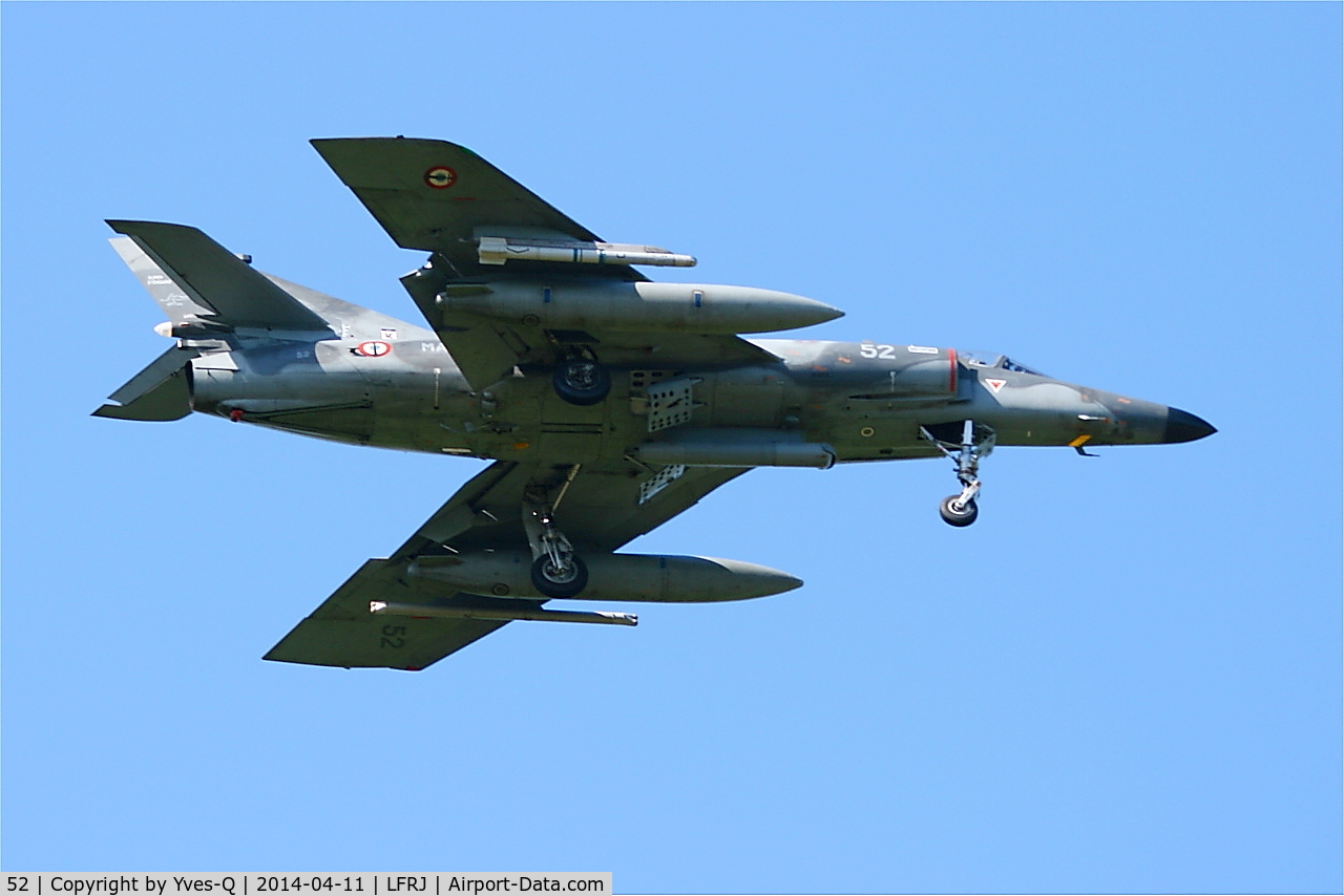 52, Dassault Super Etendard C/N 52, Dassault Super Etendard M (SEM), Short approach rwy 08, Landivisiau Naval Air Base (LFRJ)
