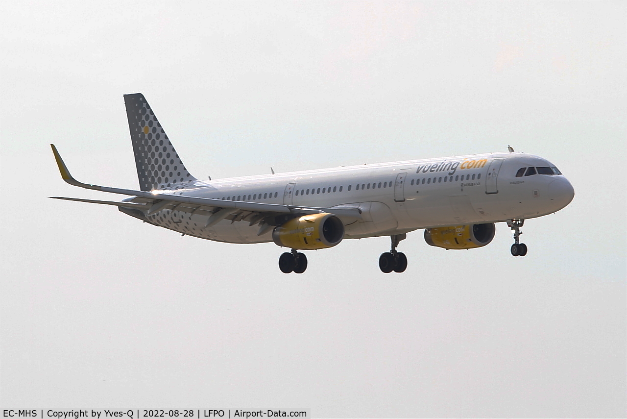 EC-MHS, 2015 Airbus A321-231 C/N 6740, Airbus A321-231, On final rwy 06, Paris Orly airport (LFPO-ORY)