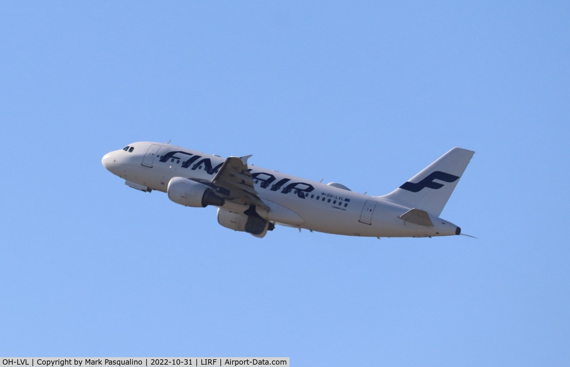 OH-LVL, 2004 Airbus A319-112 C/N 2266, Airbus A319-112
