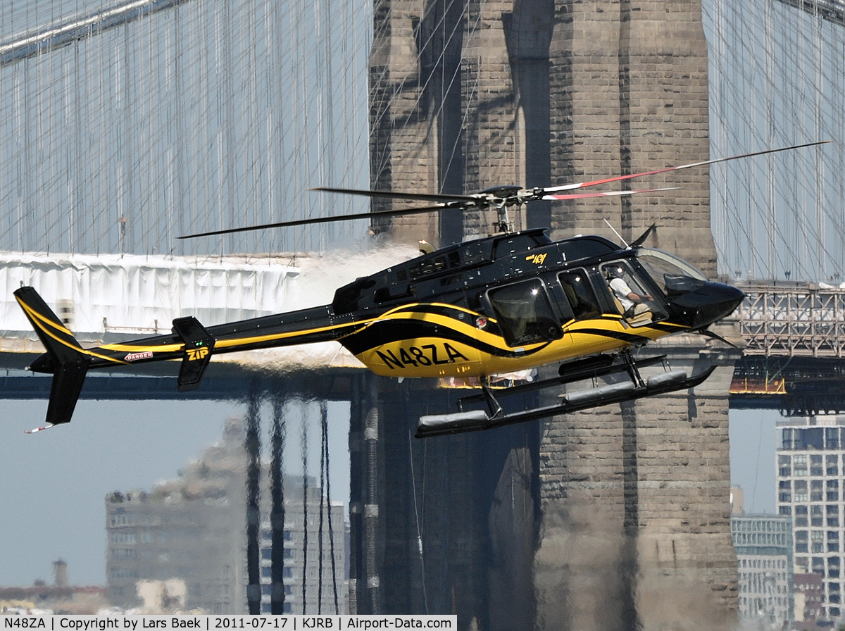 N48ZA, 2010 Bell 407 C/N 53996, Landing on Manhattan Heliport