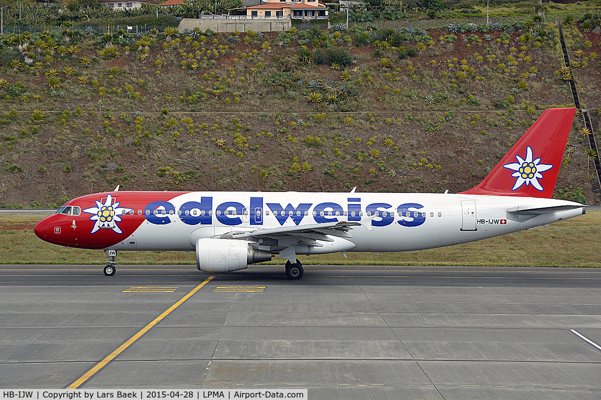 HB-IJW, 2003 Airbus A320-214 C/N 2134, Taxing