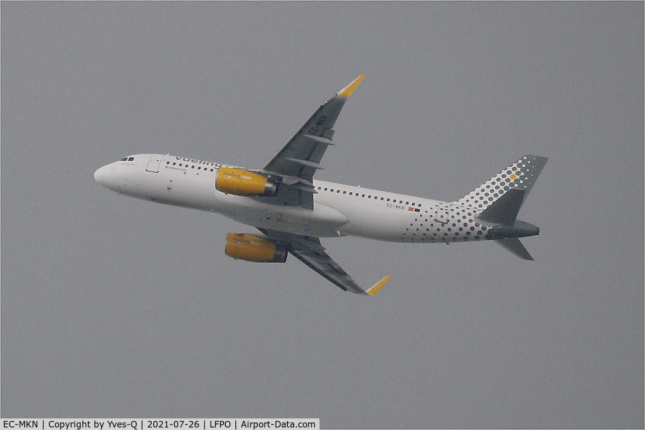 EC-MKN, 2016 Airbus A320-232 C/N 7026, Airbus A320-232, Climbing from rwy 24, Paris Orly Airport (LFPO-ORY)