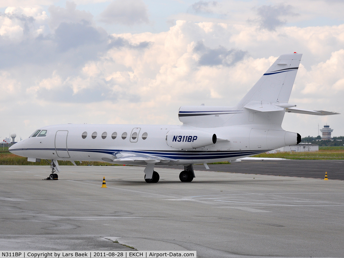 N311BP, 2001 Dassault Mystere Falcon 50 C/N 314, Parked