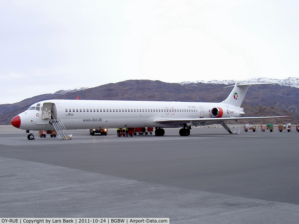 OY-RUE, 1990 McDonnell Douglas MD-83 (DC-9-83) C/N 49936, Charter by Danish Defence on tour to Groennedal