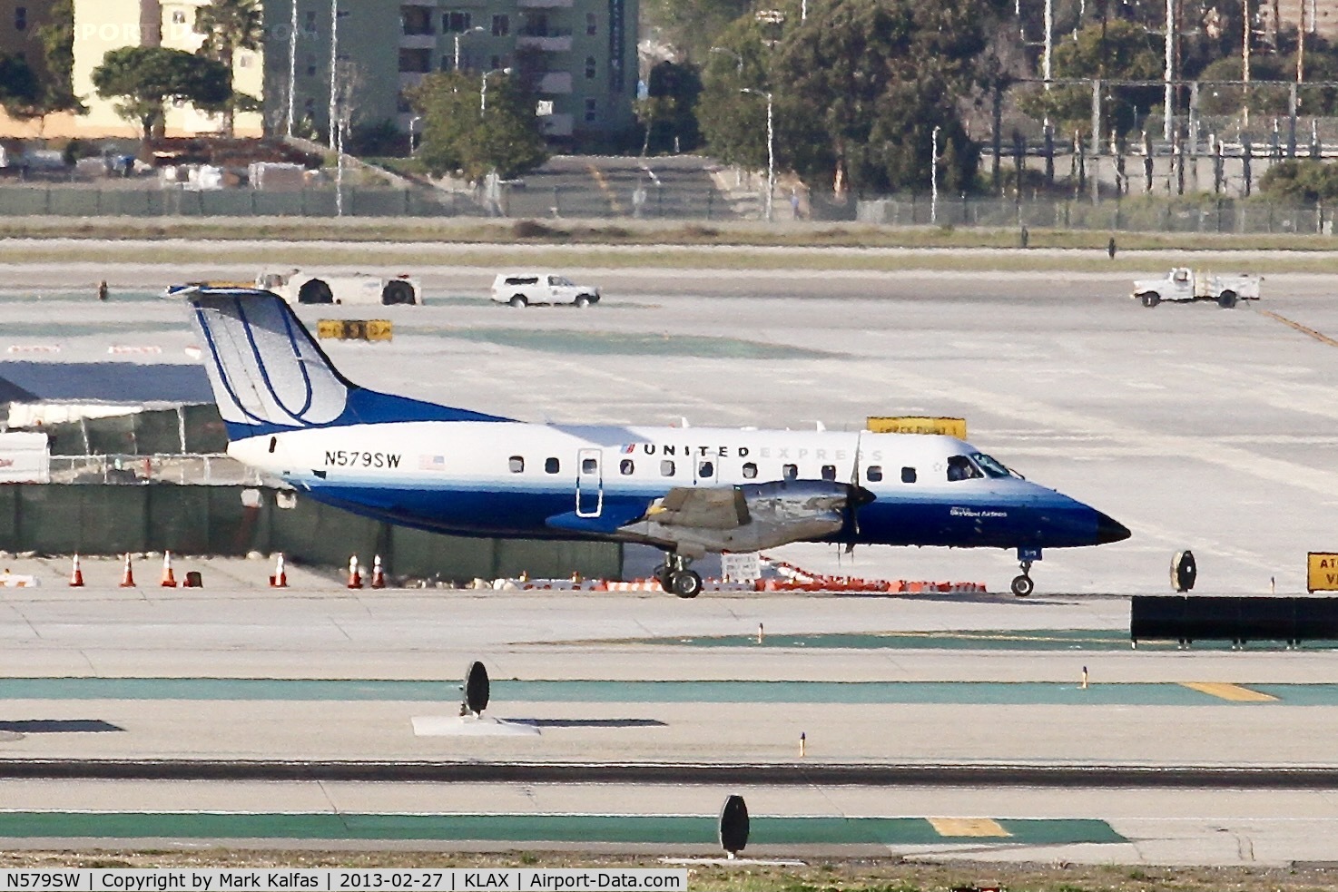 N579SW, 1998 Embraer EMB-120ER Brasilia C/N 120347, SkyWest E120, N579SW at LAX