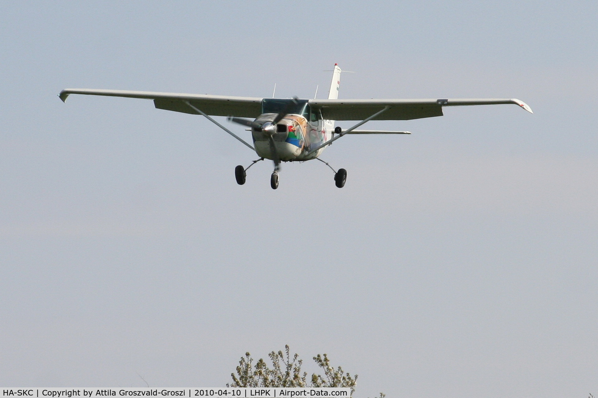 HA-SKC, Cessna P206E Super Skylane C/N P206-00618, LHPK - Papkutapuszta Airfirld, Hungary