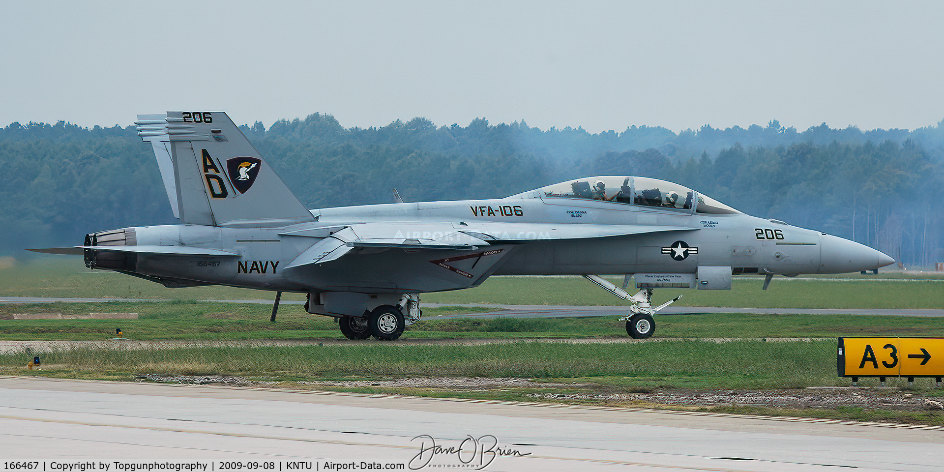 166467, Boeing F/A-18F Super Hornet C/N F102, Naval Fleet F model SH taxiing out from the ramp.