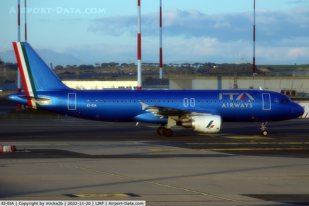 EI-EIA, 2010 Airbus A320-216 C/N 4195, Taxiing