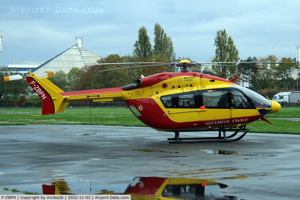 F-ZBPN, Eurocopter-Kawasaki EC-145 (BK-117C-2) C/N 9023, Parked