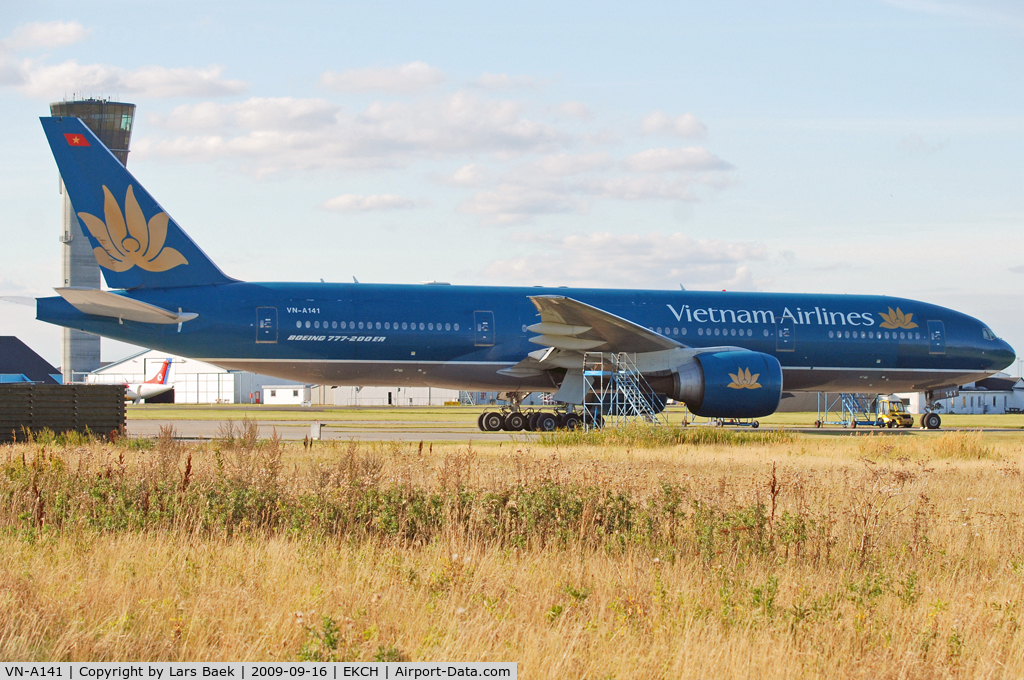 VN-A141, 2003 Boeing 777-2Q8/ER C/N 28688, Parked