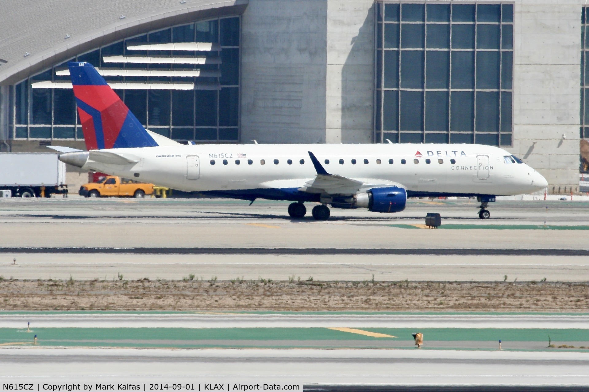 N615CZ, 2008 Embraer 175LR (ERJ-170-200LR) C/N 17000207, Delta Connection Embraer 175LR at LAX