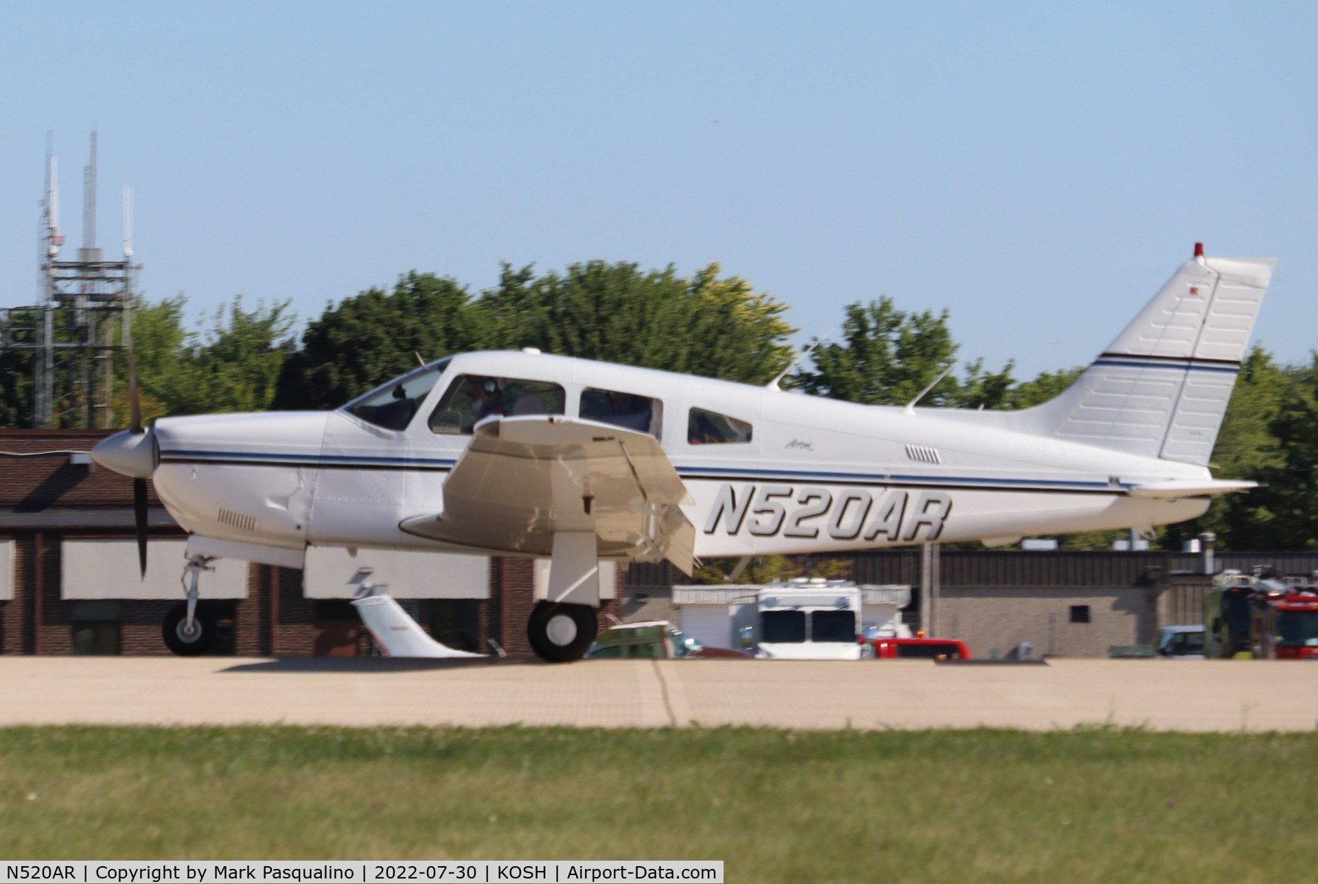 N520AR, 1992 Piper PA-28R-201 Cherokee Arrow III C/N 2837059, Piper PA-28R-201