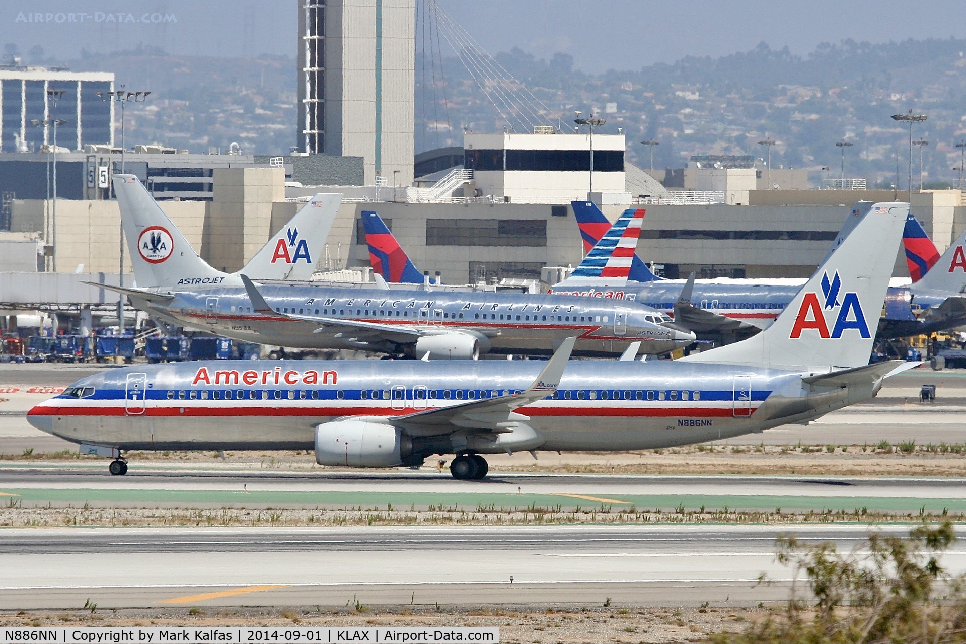 N886NN, 2012 Boeing 737-823 C/N 33223, American Boeing 737-823, N886AN arriving at LAX