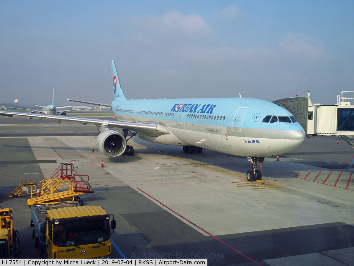 HL7554, 1999 Airbus A330-323 C/N 256, At Gimpo