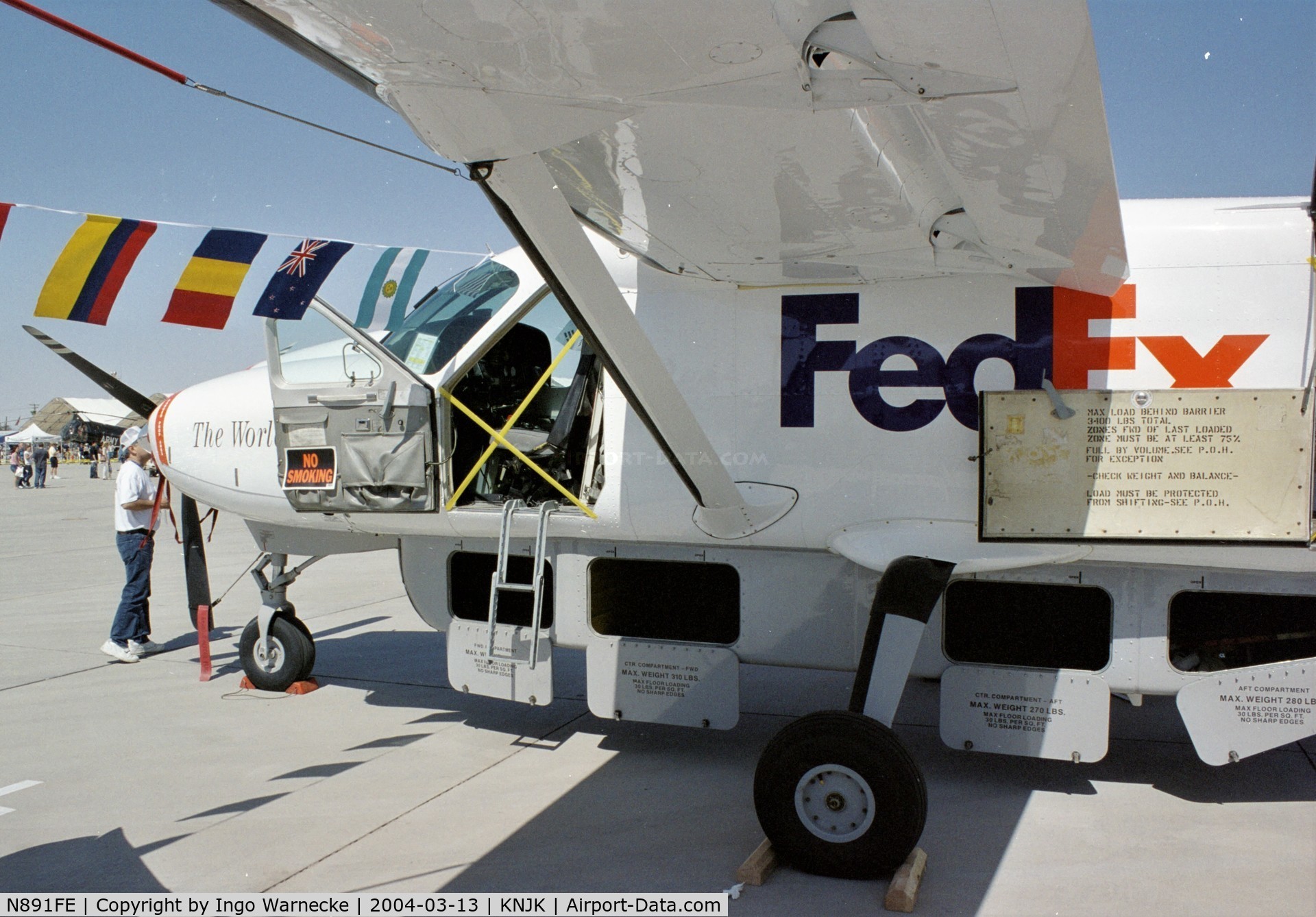 N891FE, 1990 Cessna 208B C/N 208B0221, Cessna 208B Grand Caravan of FedEx at the 2004 airshow at El Centro NAS, CA